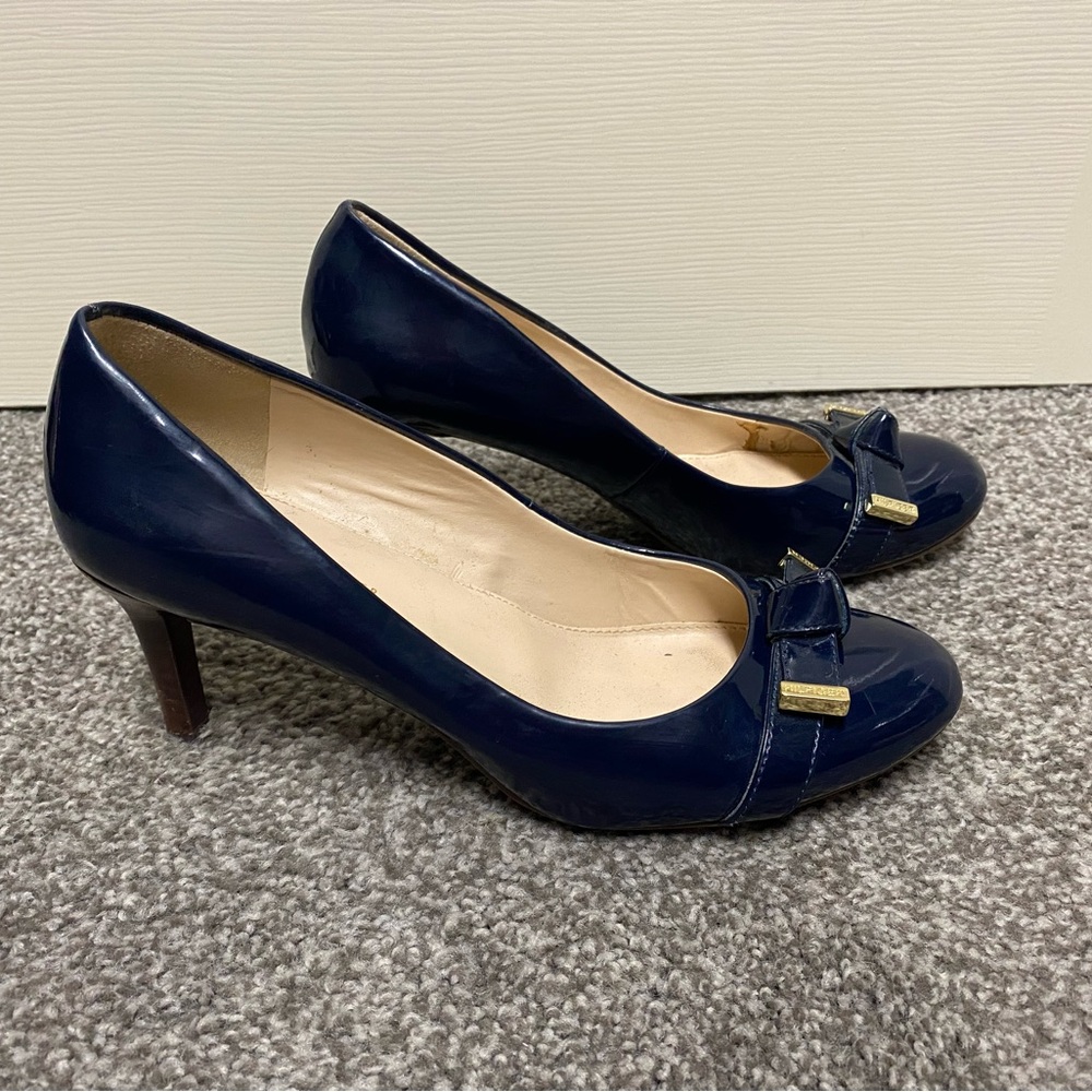 Tommy Hilfiger Blue Patent Leather Heels with Bow Detail